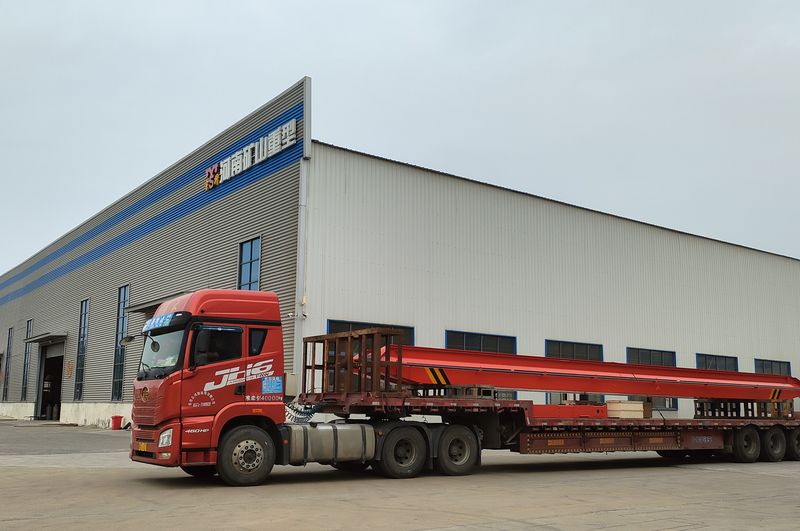 電動單梁起重機(jī)3臺 LD5t—16.8m LD3t—16.5m /2臺 制作完成，發(fā)往江西南昌交付客戶使用。